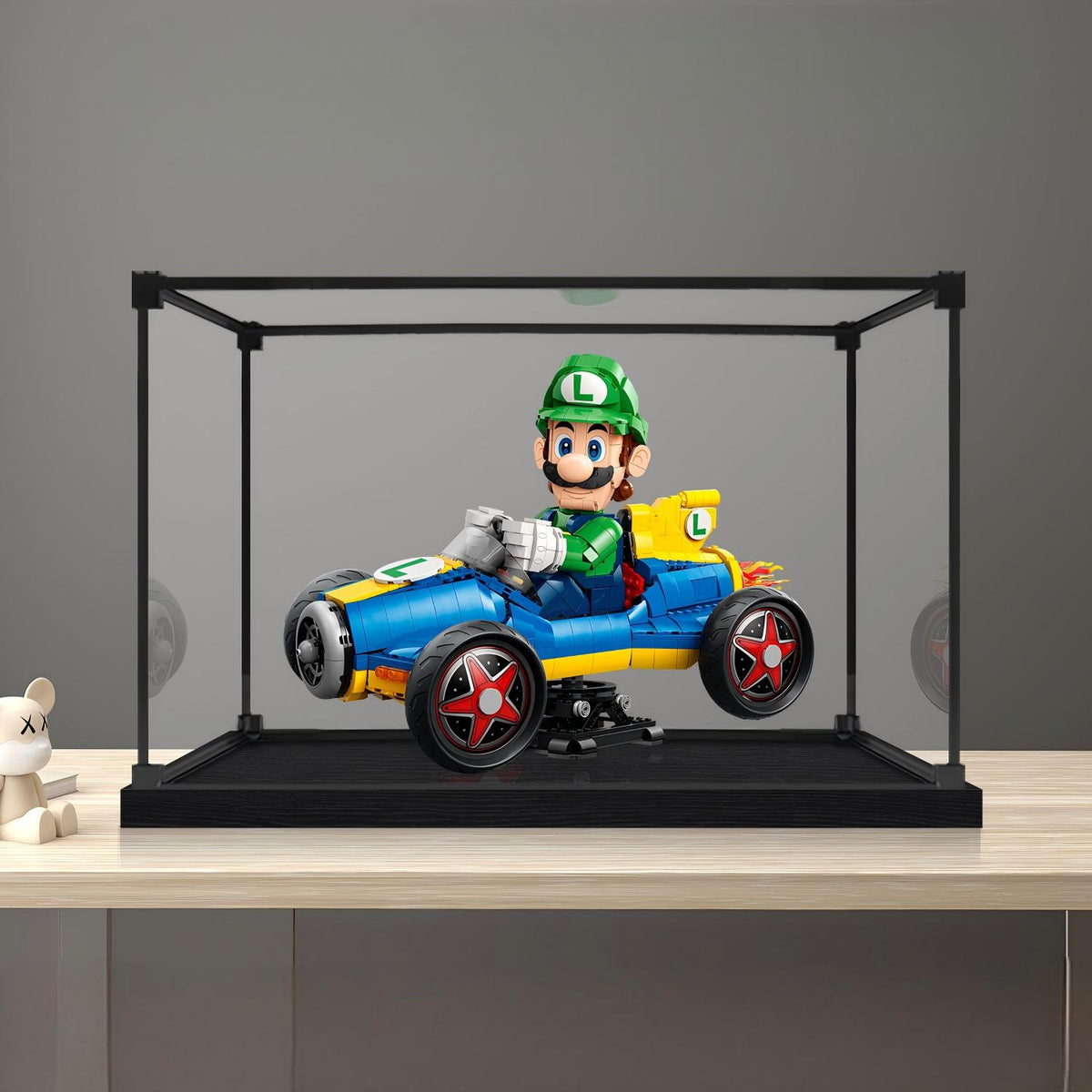 LEGO 72050 Mario Kart - Luigi & Mach 8 Vetrina espositiva in acrilico specchiato con luce ad anello e sfondo stampato UV - Espositore antipolvere