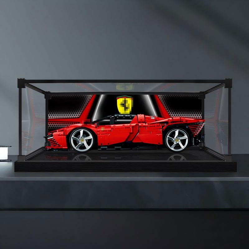 LEGO 42143 Ferrari Daytona SP3 Acryl-Vitrine mit Ringlicht & UV-bedrucktem Hintergrund - Staubdichte Ausstellungsvitrine