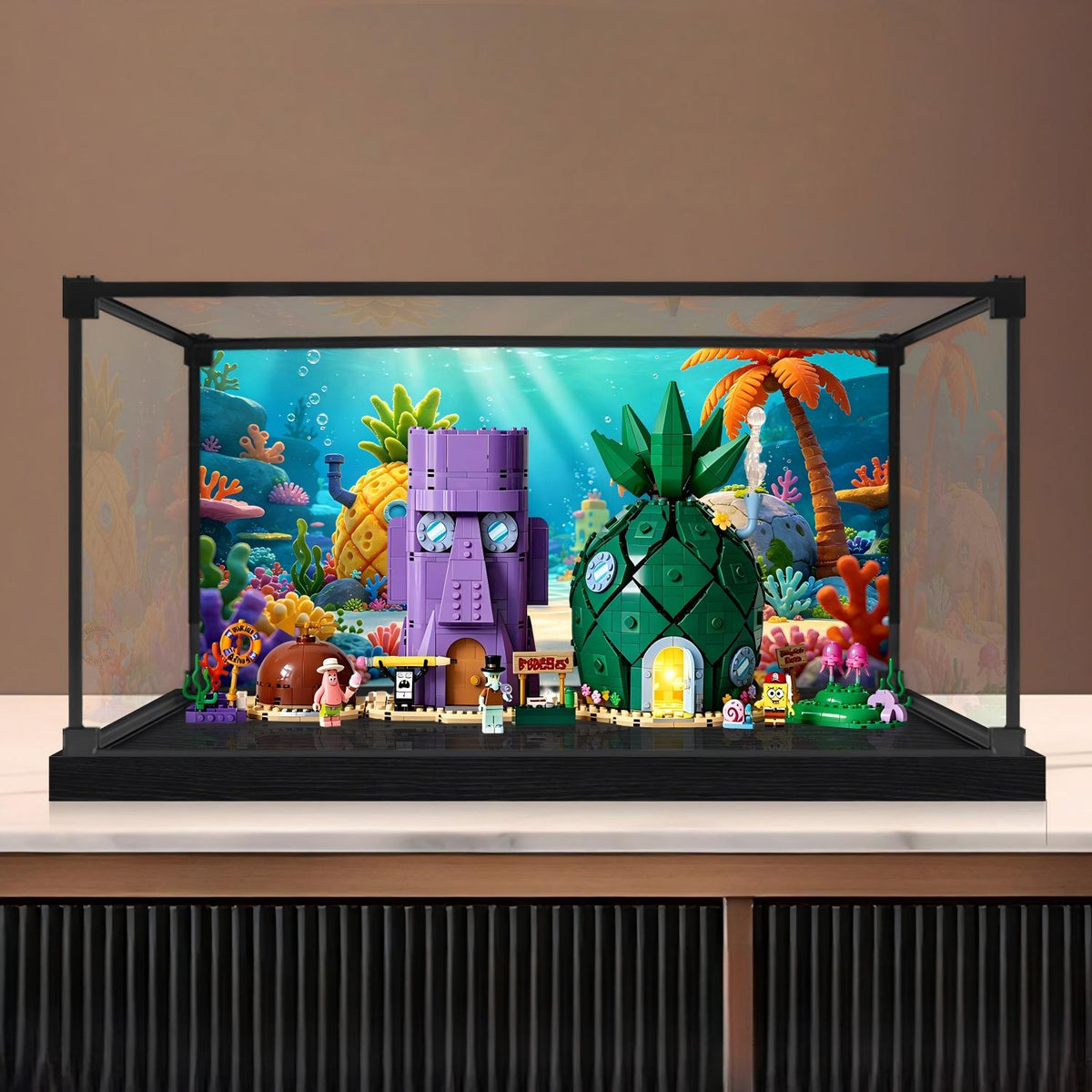 LEGO 11386 SpongeBob Bikini Bottom Spiegel-Acryl-Vitrine mit Ringlicht & UV-bedrucktem Hintergrund - Staubgeschützte Ausstellung