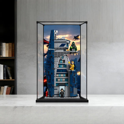 LEGO 76352 Avengers: Doomsday New Avengers Tower Spejl Akryl Udstillingskasse med Ringlys & UV-printet Baggrund - Støvtæt Vitrine