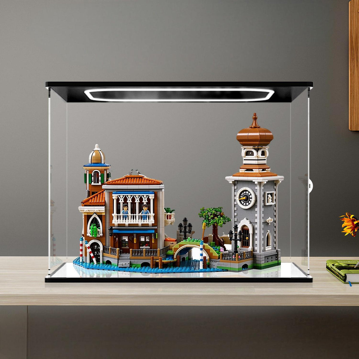LEGO 11388 Venetian Neighbourhood display case with white ring light