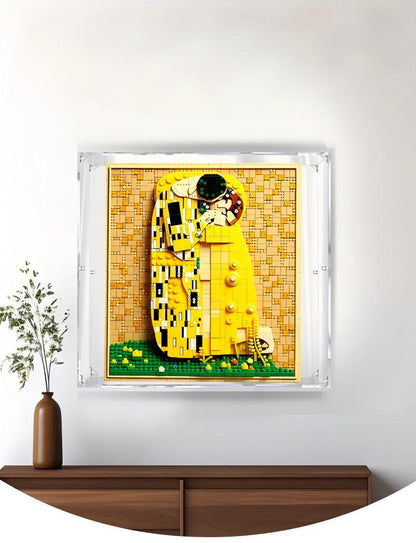 LEGO 31221 Gustav Klimt – The Kiss Display Case in Living Room